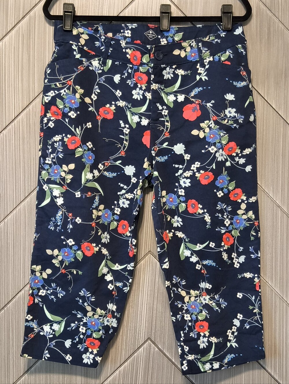 St Johns Bay 12 Navy Floral Capri Pants Red Blue Botanical Garden Party